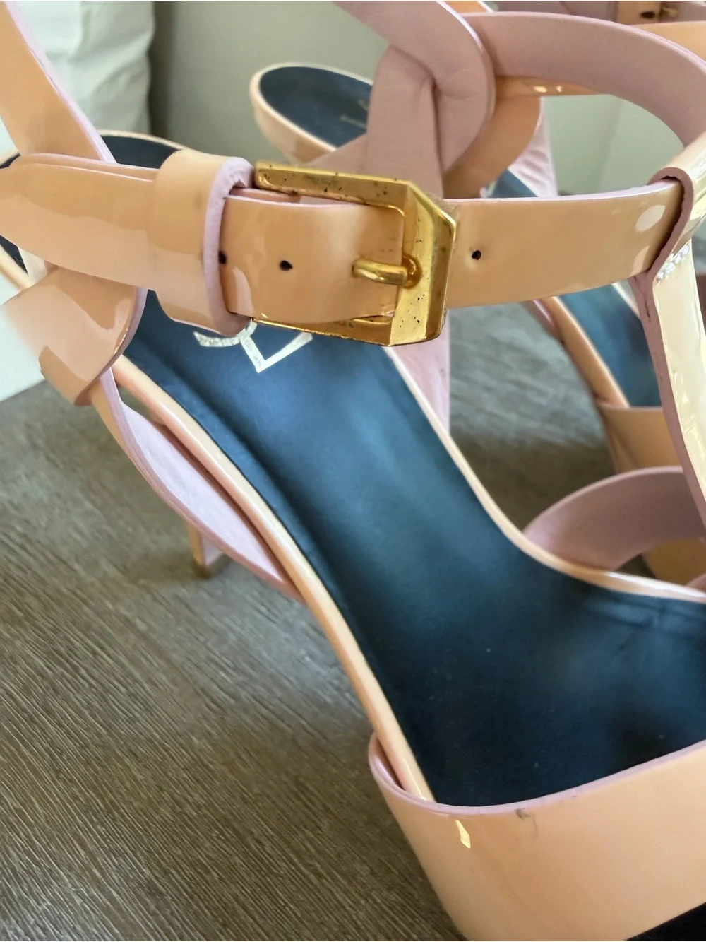 Saint Laurent Blush Patent Leather T-Strap Knot Sandals - Picture 6 of 12